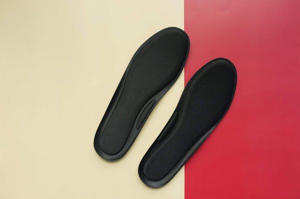 Semelle orthopédique pour corriger la bascule du bassin